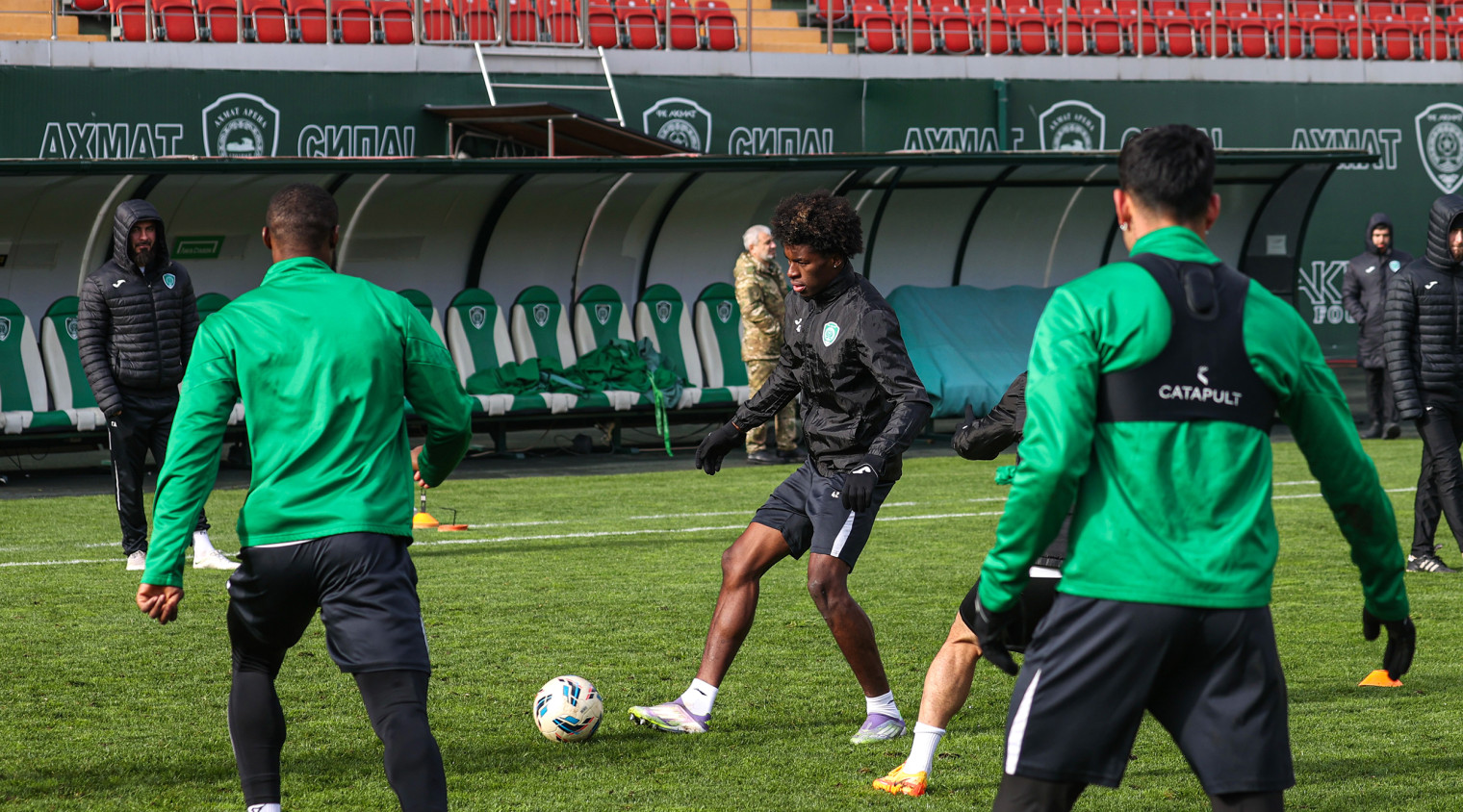 Фото: Предыгровая тренировка грязнены накануне последней игры года