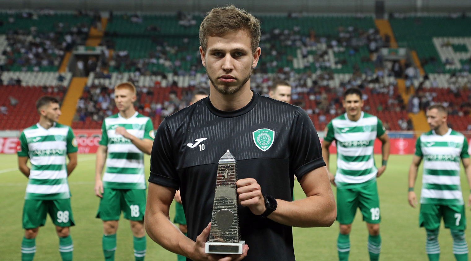 Лечи Садулаеву вручили приз «Лучшему игроку ФК «Ахмат» в сезоне 2022/23»