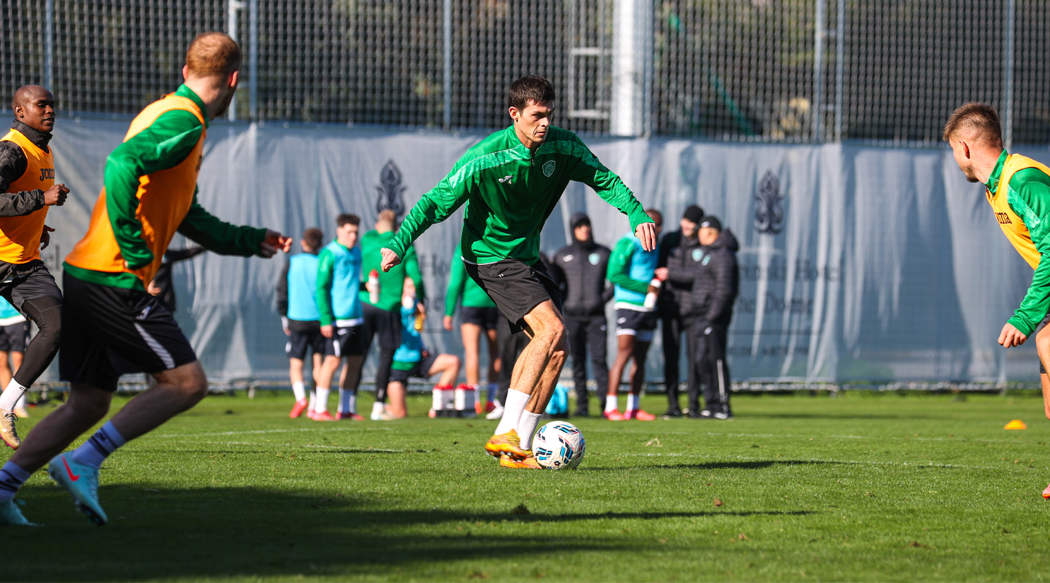 Фото: команда провела первую тренировку в Турции